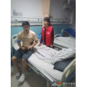 溫暖守護(hù)，生命之光——麻城康樂(lè)興護(hù)工團(tuán)隊(duì)的10名“紅衣天使”